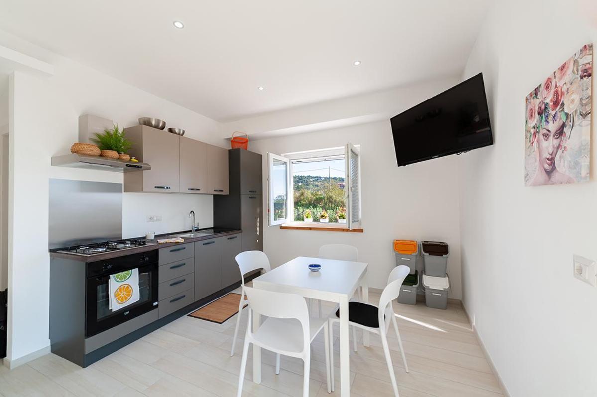 Tenuta Carruba Apartment Поликастро Бусентино Екстериор снимка